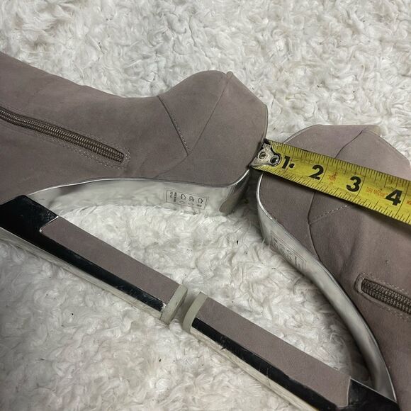 Beau +Ashe synthetic suede taupe ankle straps  heels silver tone accent SZ8 - Picture 8 of 13